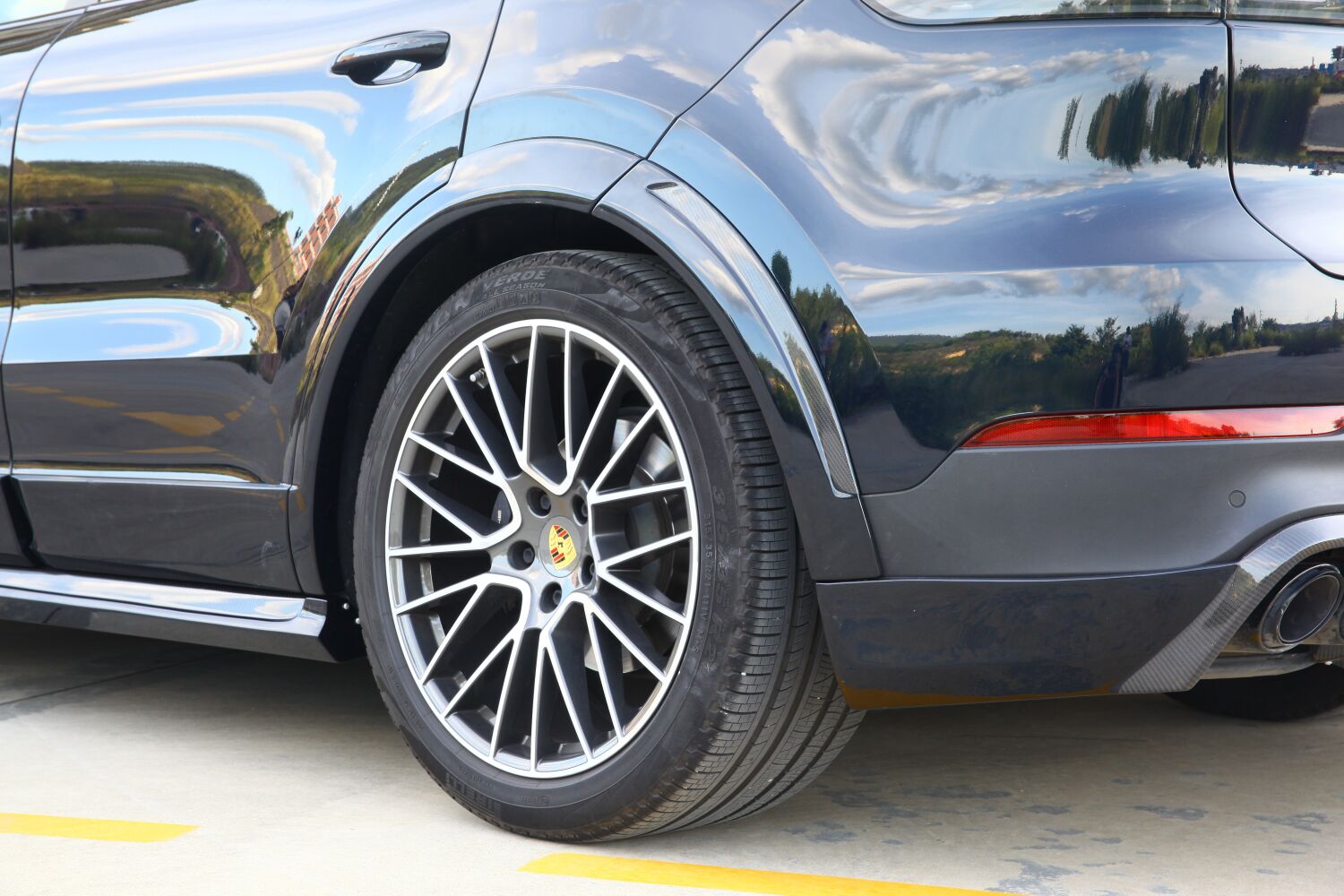 2018-2023 Porsche Cayenne 9Y0.1 OD Style Wheel Arch Trims with Outer Door Panels Dry Carbon