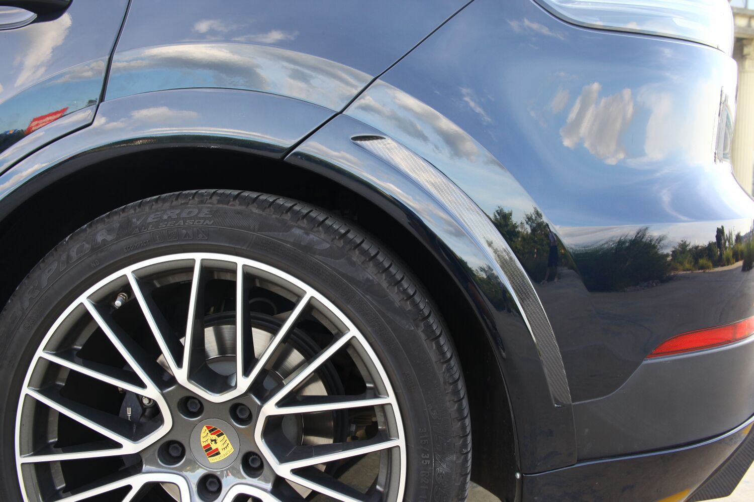 2018-2023 Porsche Cayenne 9Y0.1 OD Style Wheel Arch Trims with Outer Door Panels Dry Carbon