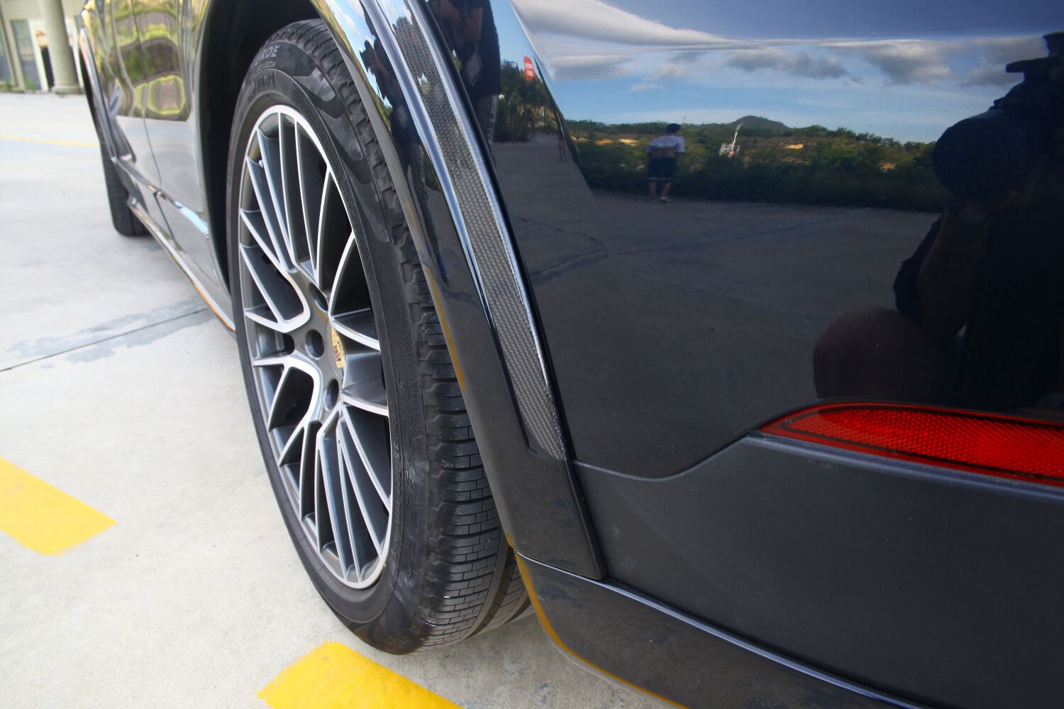 2018-2023 Porsche Cayenne 9Y0.1 OD Style Wheel Arch Trims with Outer Door Panels Dry Carbon