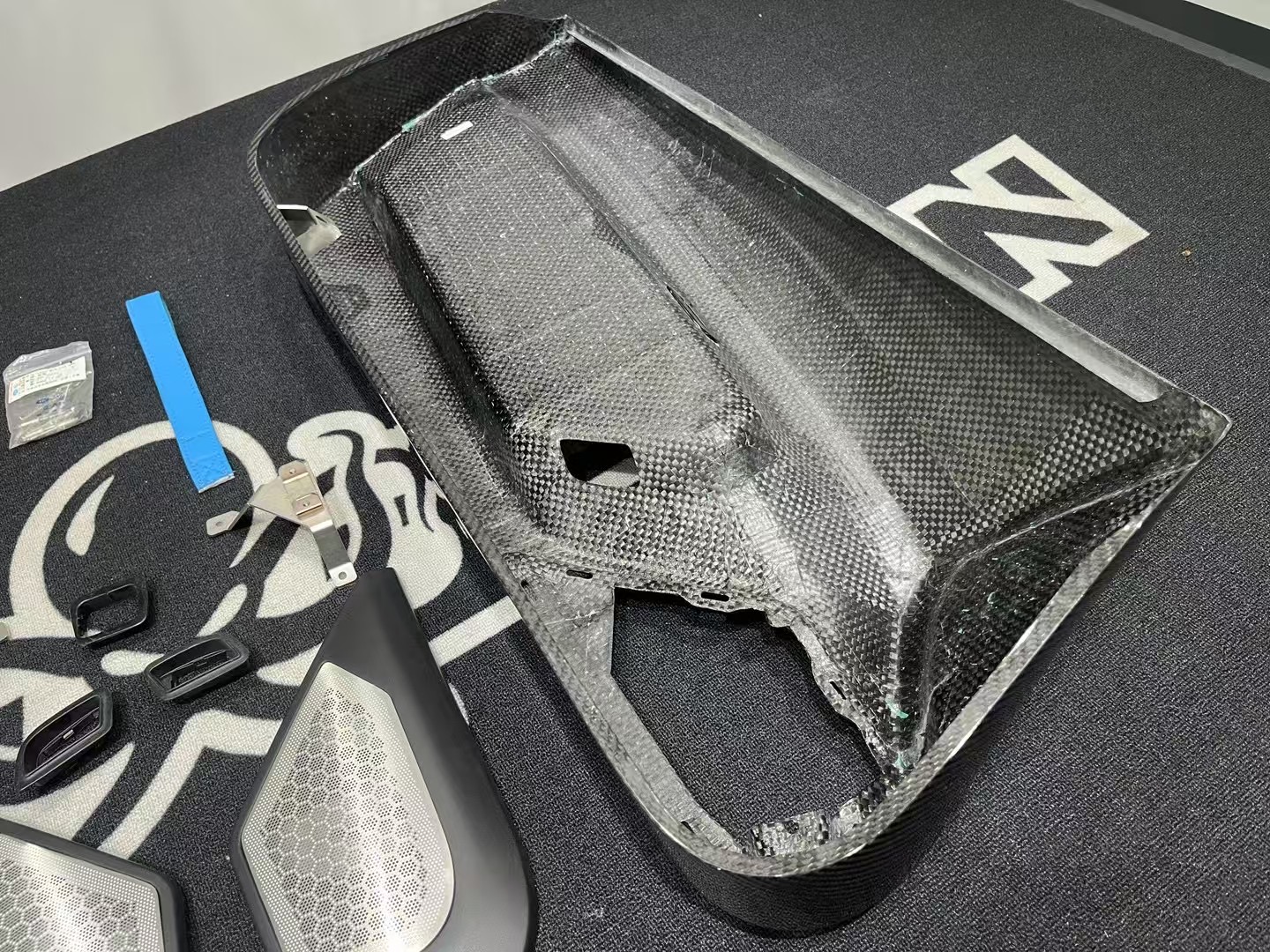 Dry Carbon Fiber Inner Door Panel for SVJ-Style Lamborghini LP700/720/750/SVJ