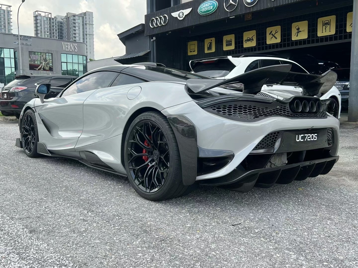 McLaren 720S to 765LT Style Dry Carbon Conversion Kit - styling view