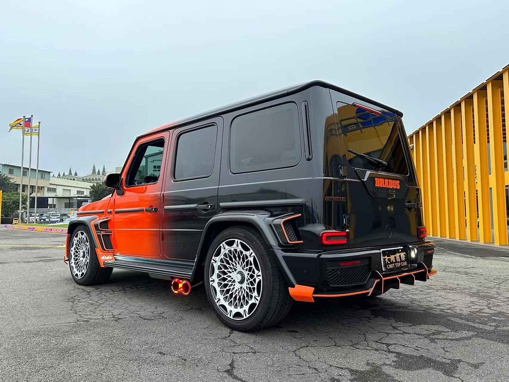 Mercedes-Benz W464 G350 / G500 / G63 G900 Style Parts - styling view