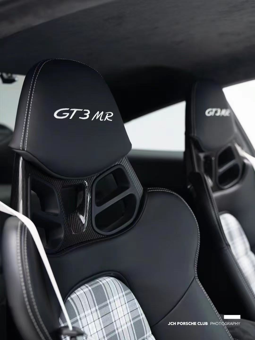 Porsche GT3 RS Style Dry Carbon Bucket Seat - styling view