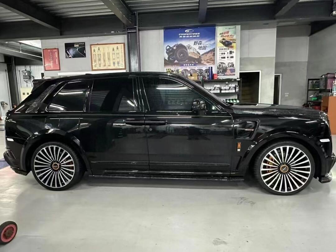 Rolls-Royce Cullinan MSY Generation 2 Style Dry Carbon Body Kit - styling view