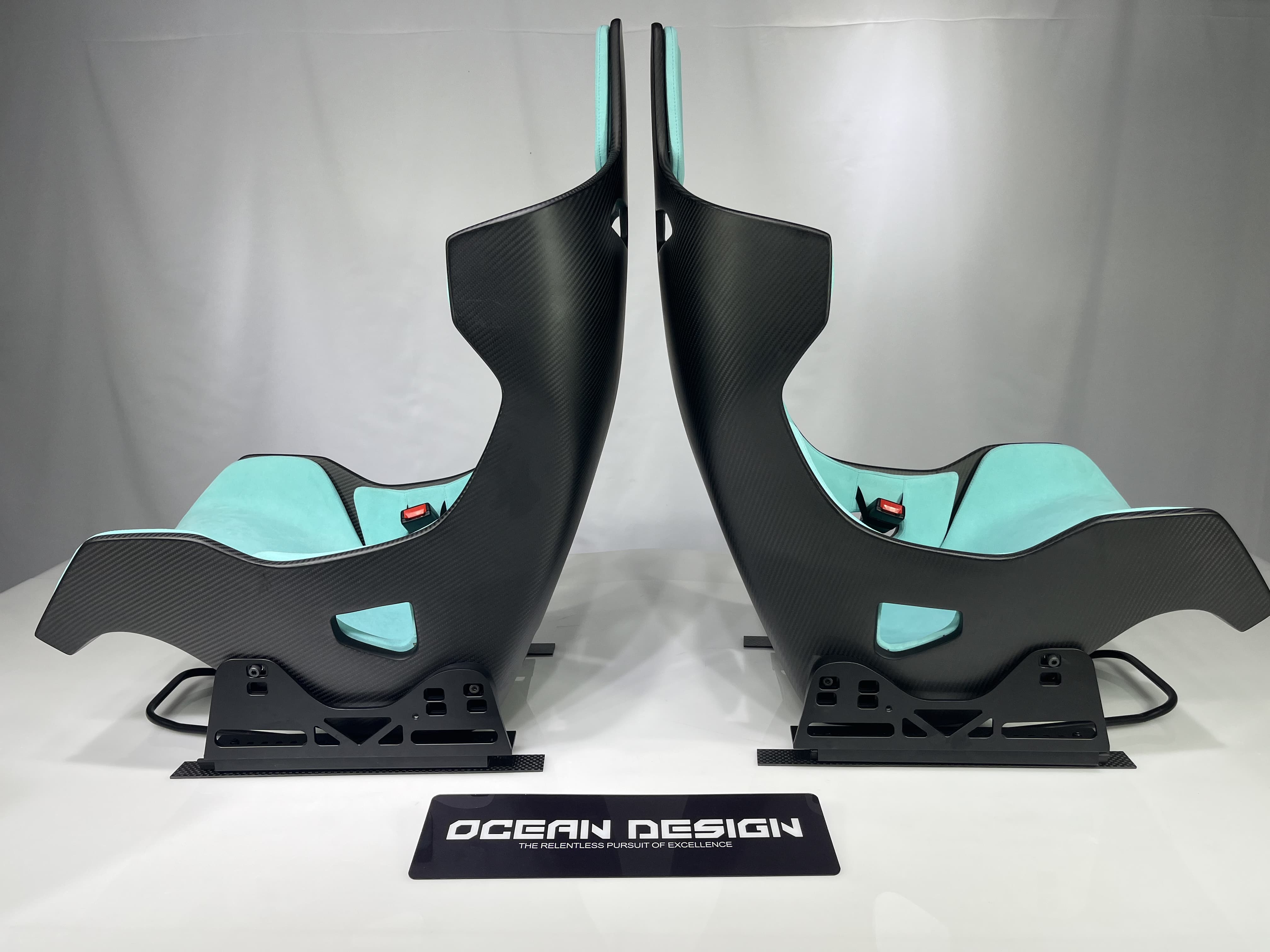 McLaren Senna Style Dry Carbon Bucket Seat - styling view