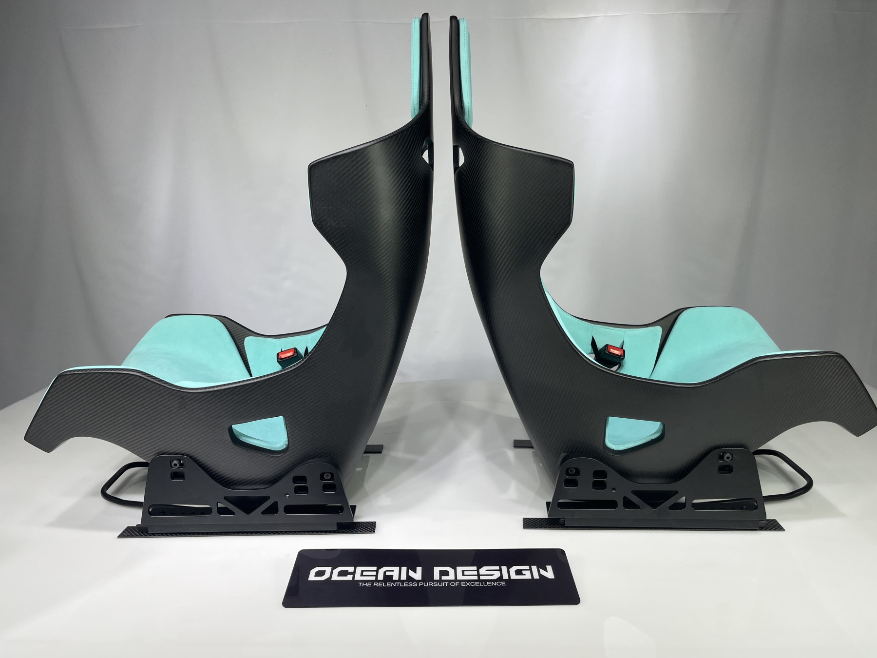 McLaren Senna Style Dry Carbon Bucket Seat - styling view