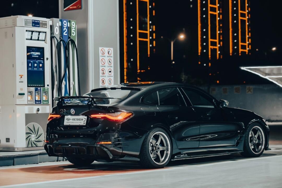 BMW G26 i4 MIW Style Carbon Fiber Parts - styling view