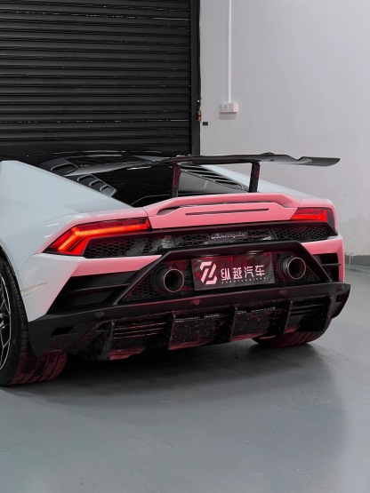 Lamborghini Huracan EVO RWD N Style Dry Carbon Parts - styling view
