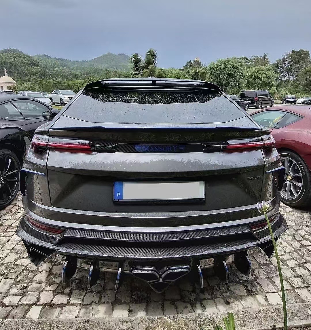 Lamborghini Urus MSY Generation 2 Style Dry Carbon Body Kit - styling view