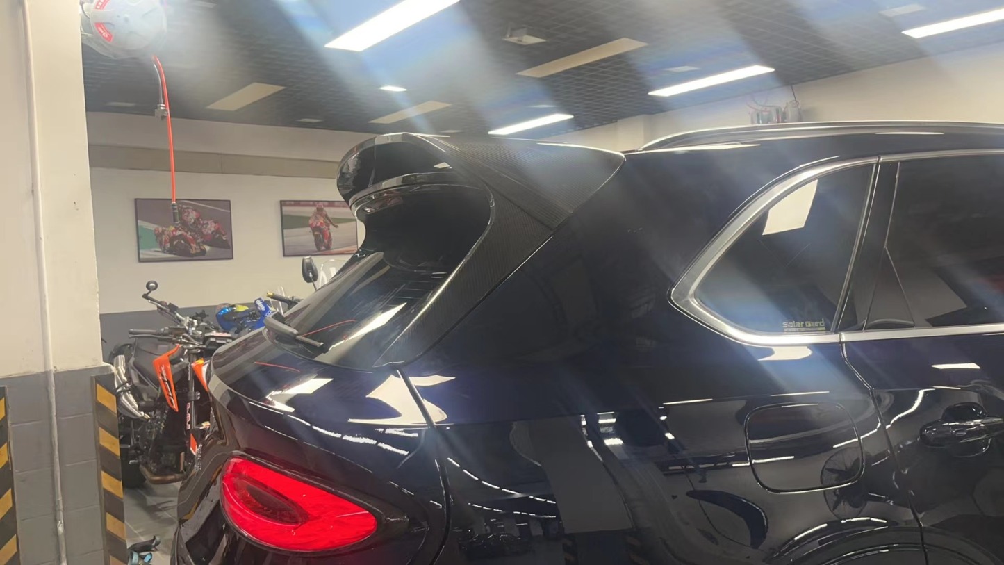 Bentley Bentayga 2021-2025 V8 S Style Dry Carbon Parts - styling view