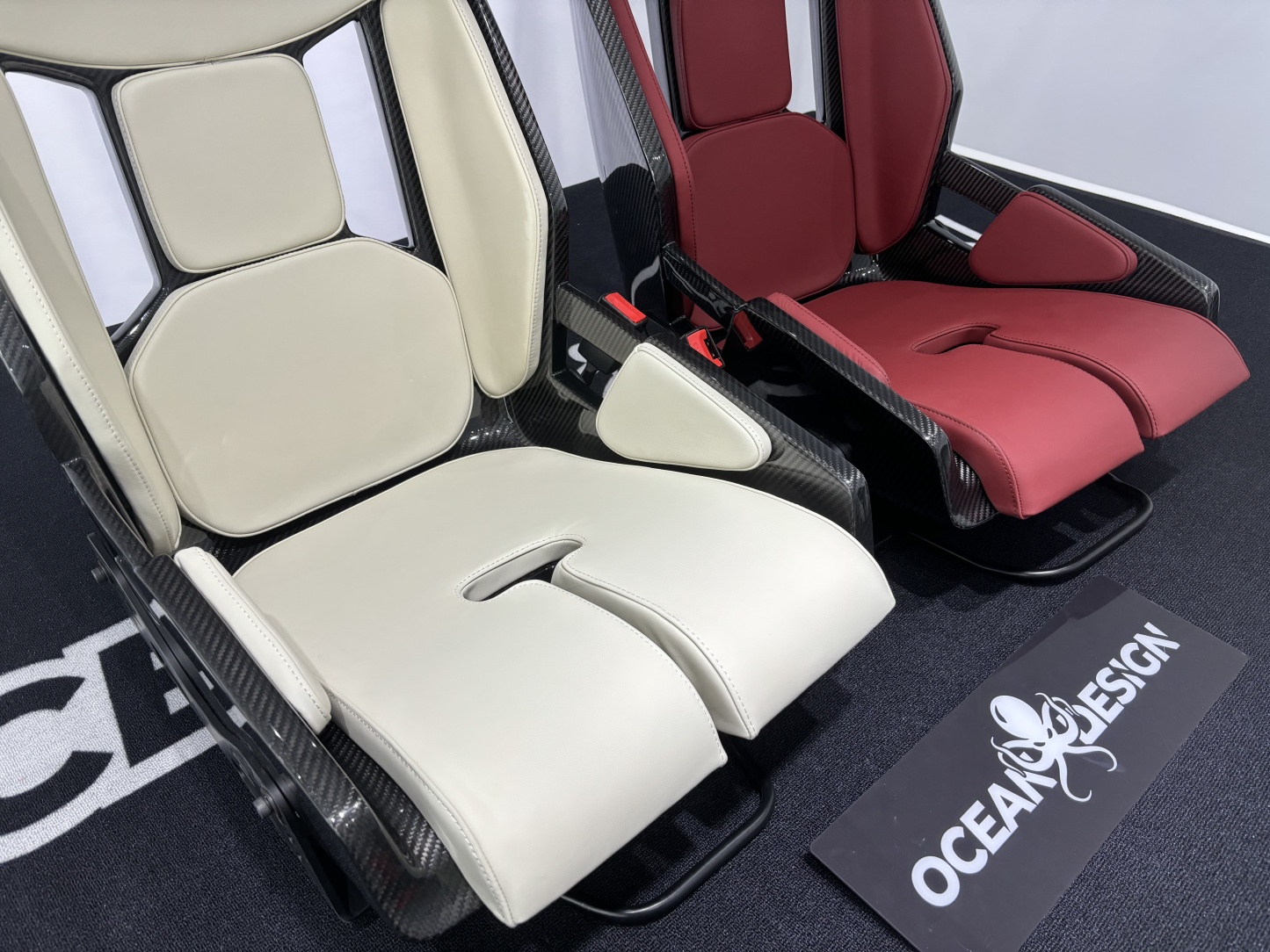 Porsche GW Style Dry Carbon Bucket Seat - styling view