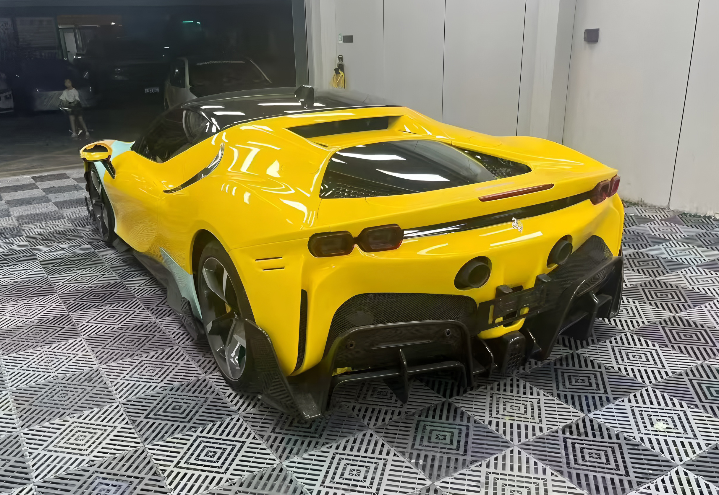 Ferrari SF90 M Style Dry Carbon Parts - styling view