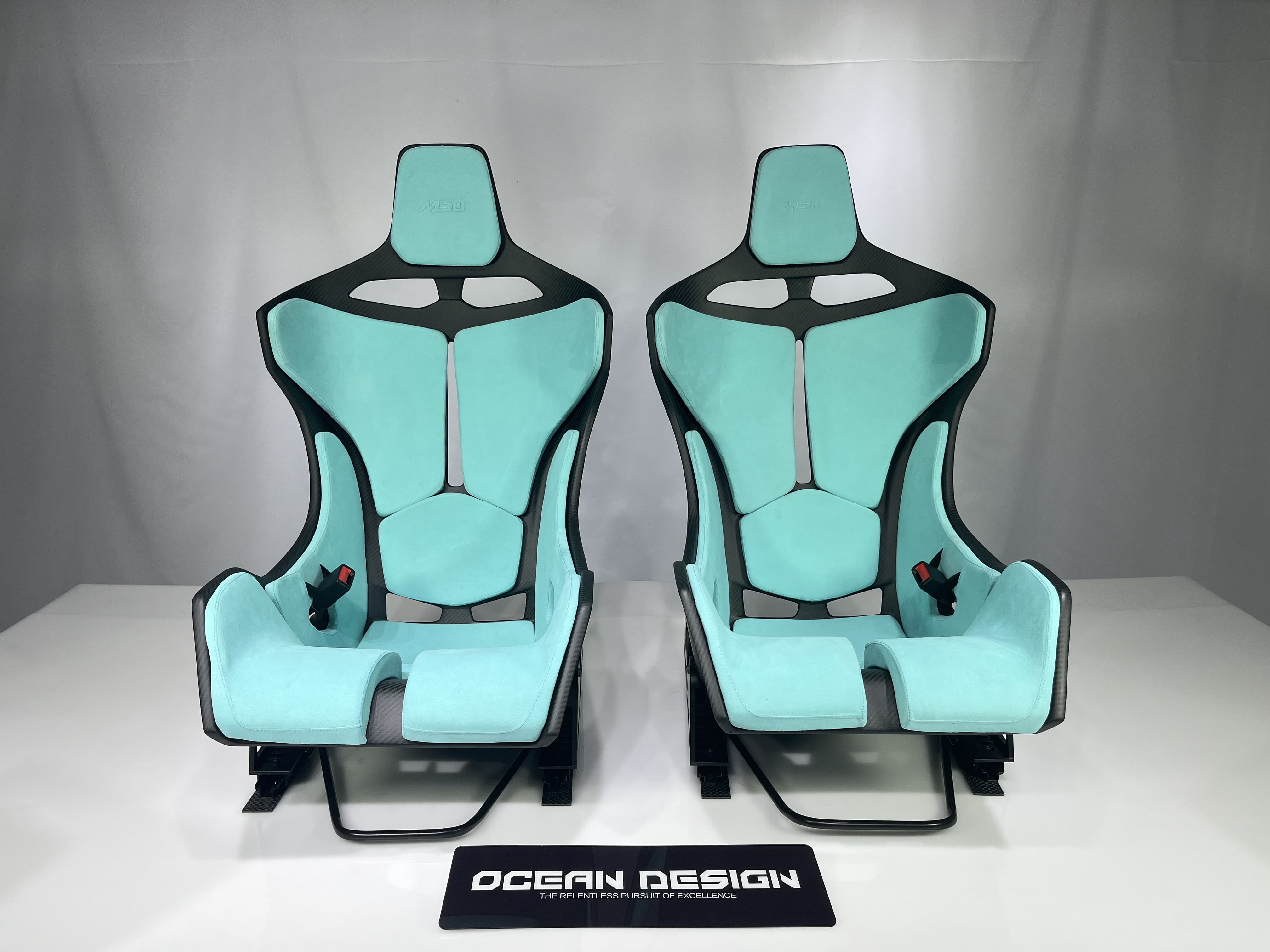 McLaren Senna Style Dry Carbon Bucket Seat - styling view