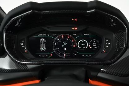 Lamborghini Urus SE Dry Carbon Interior Overlays - styling view