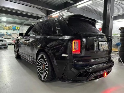 Rolls-Royce Cullinan MSY Generation 2 Style Dry Carbon Body Kit - styling view