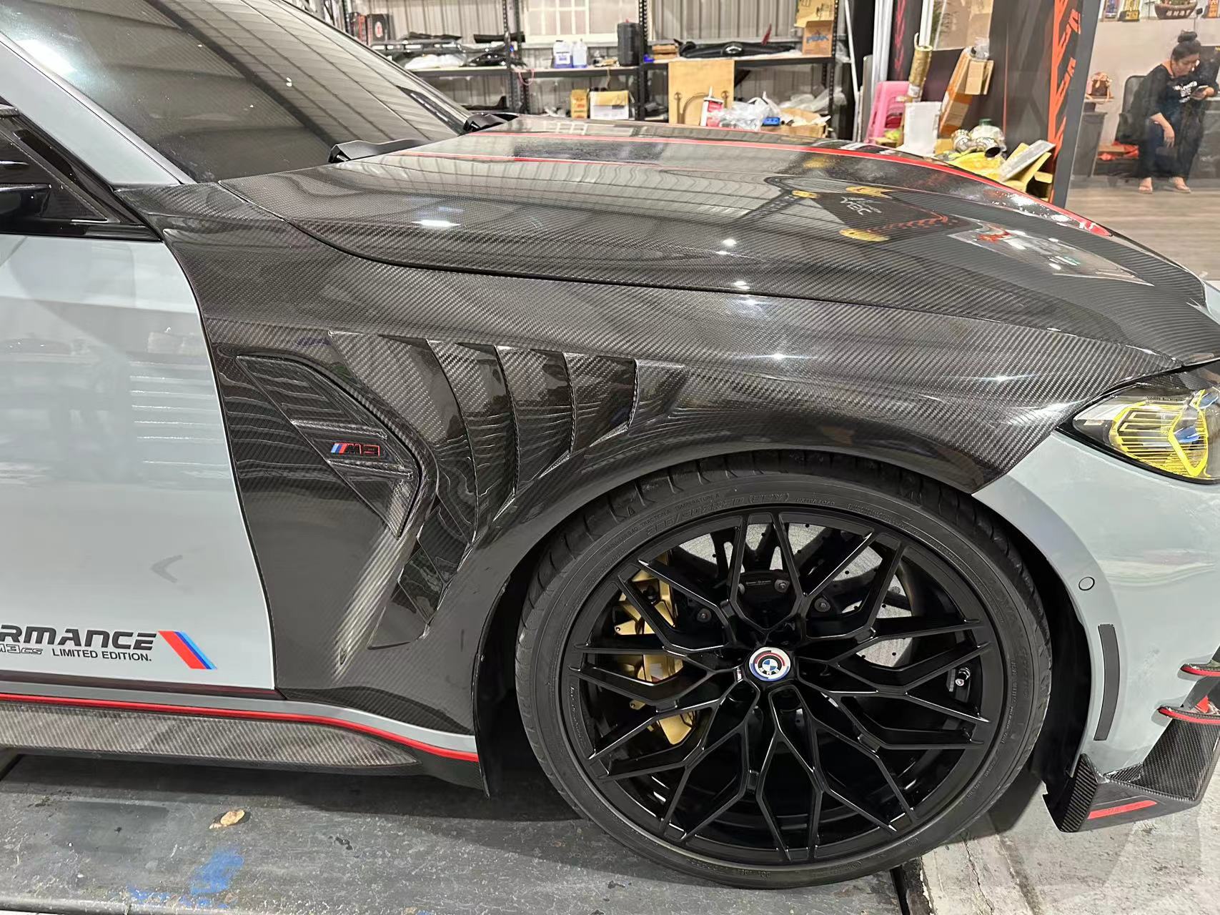 BMW G80 M3/G82 M4 Ocean Design Dry Carbon Shark-Fin Fenders - styling view