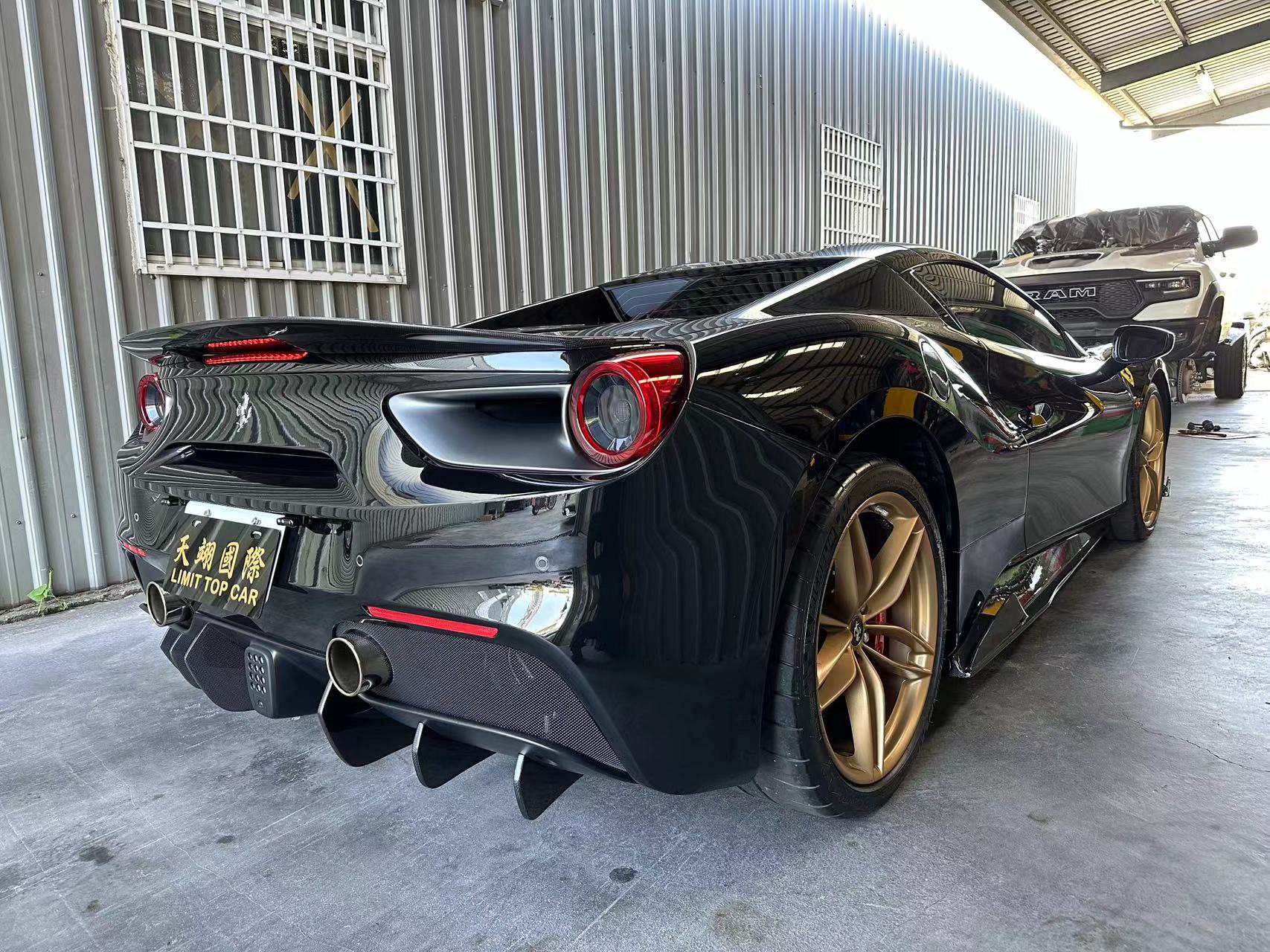 Ferrari 488 V Style Dry Carbon Parts - styling view