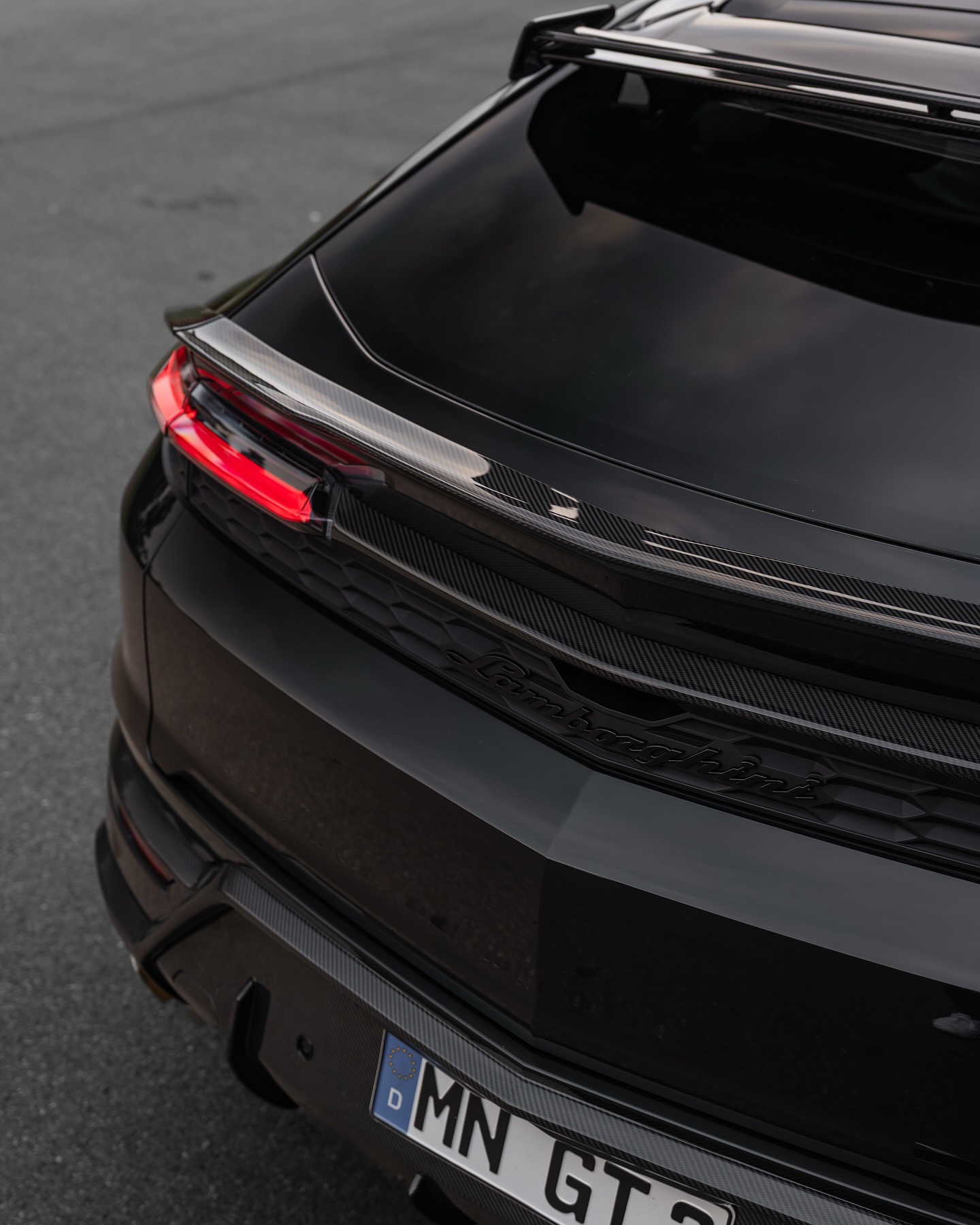 Lamborghini Urus SE N Style Parts - styling view