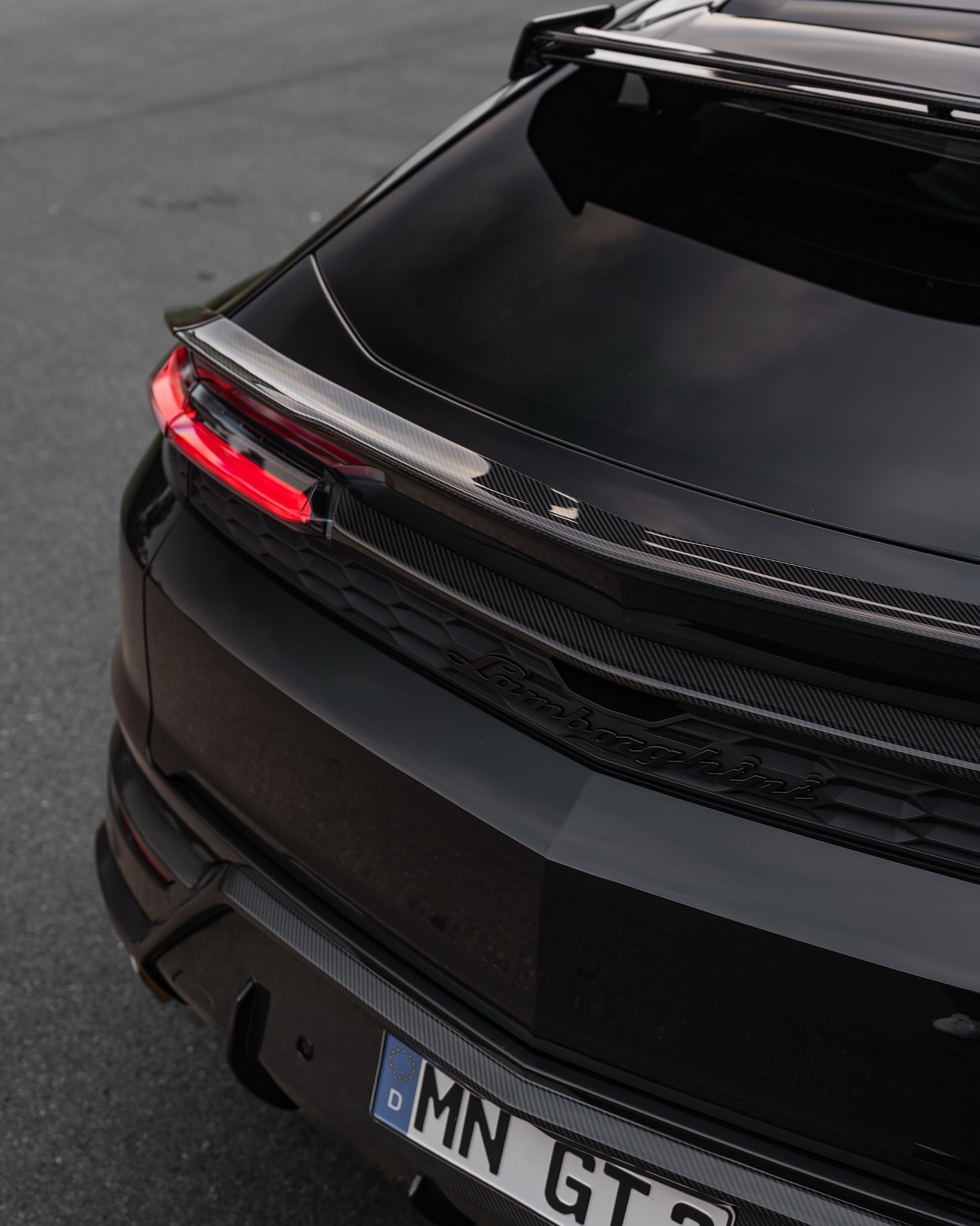 Lamborghini Urus SE N Style Parts - styling view