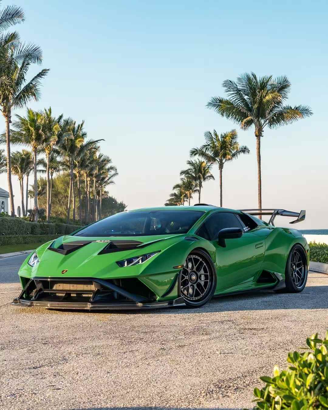 Lamborghini STO V Style Dry Carbon Parts - styling view