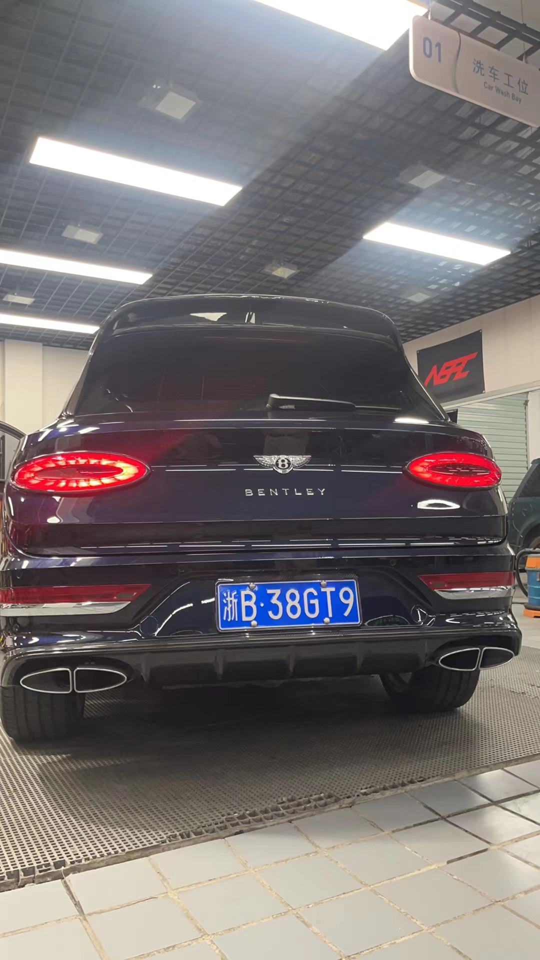 Bentley Bentayga 2021-2025 V8 S Style Dry Carbon Parts - styling view