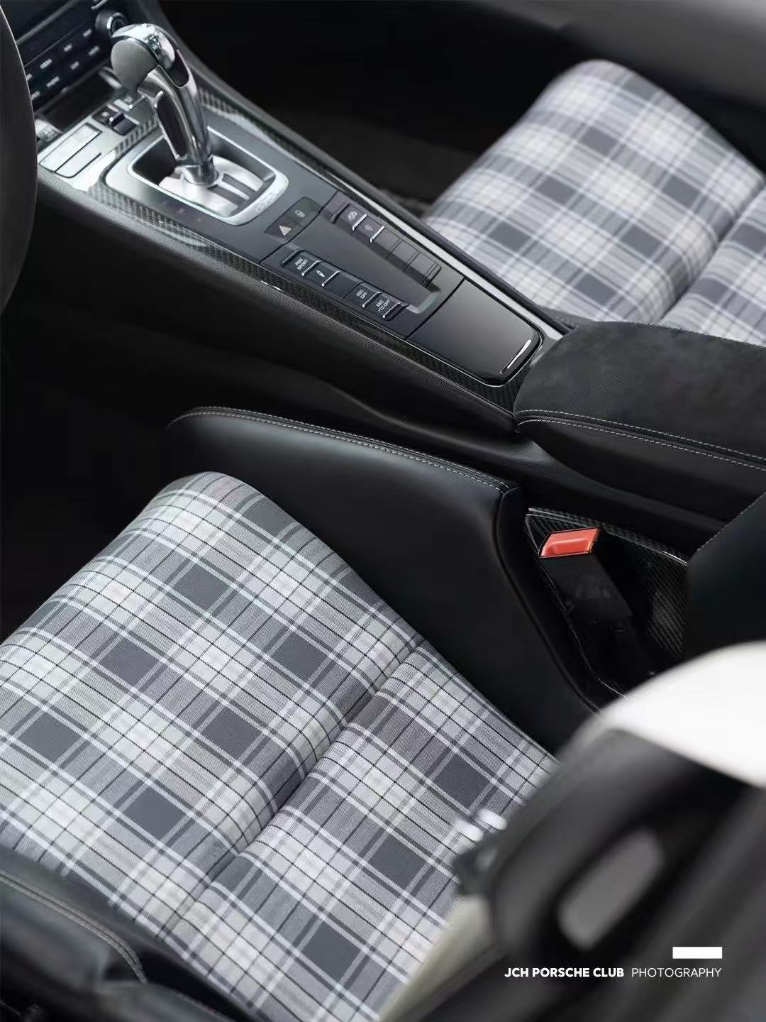 Porsche GT3 RS Style Dry Carbon Bucket Seat - styling view