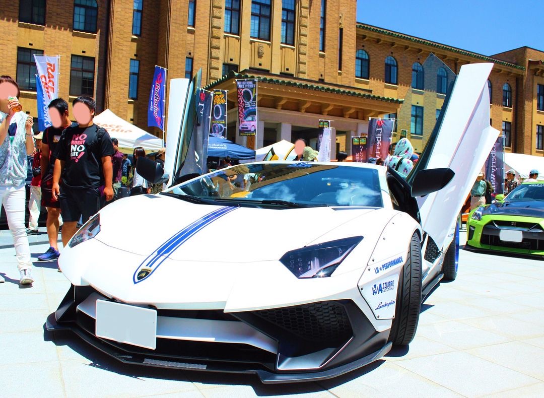 Lamborghini LP700 / LP720 / LP750 LB Style Carbon Fiber Parts - styling view
