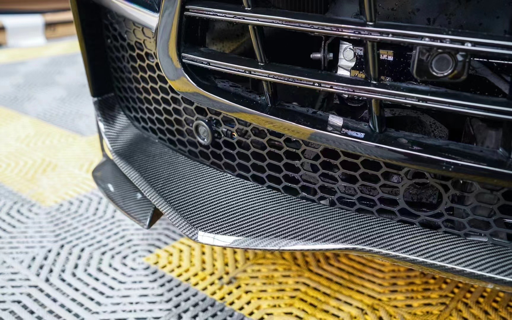 Aston Martin DBX 707 Style Conversion Parts - styling view