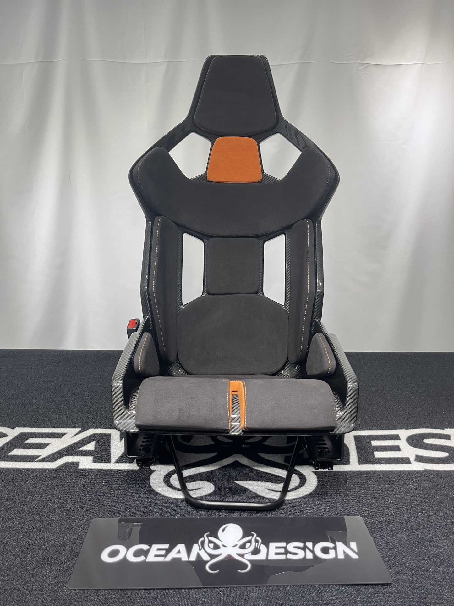 Porsche GW Style Dry Carbon Bucket Seat - styling view