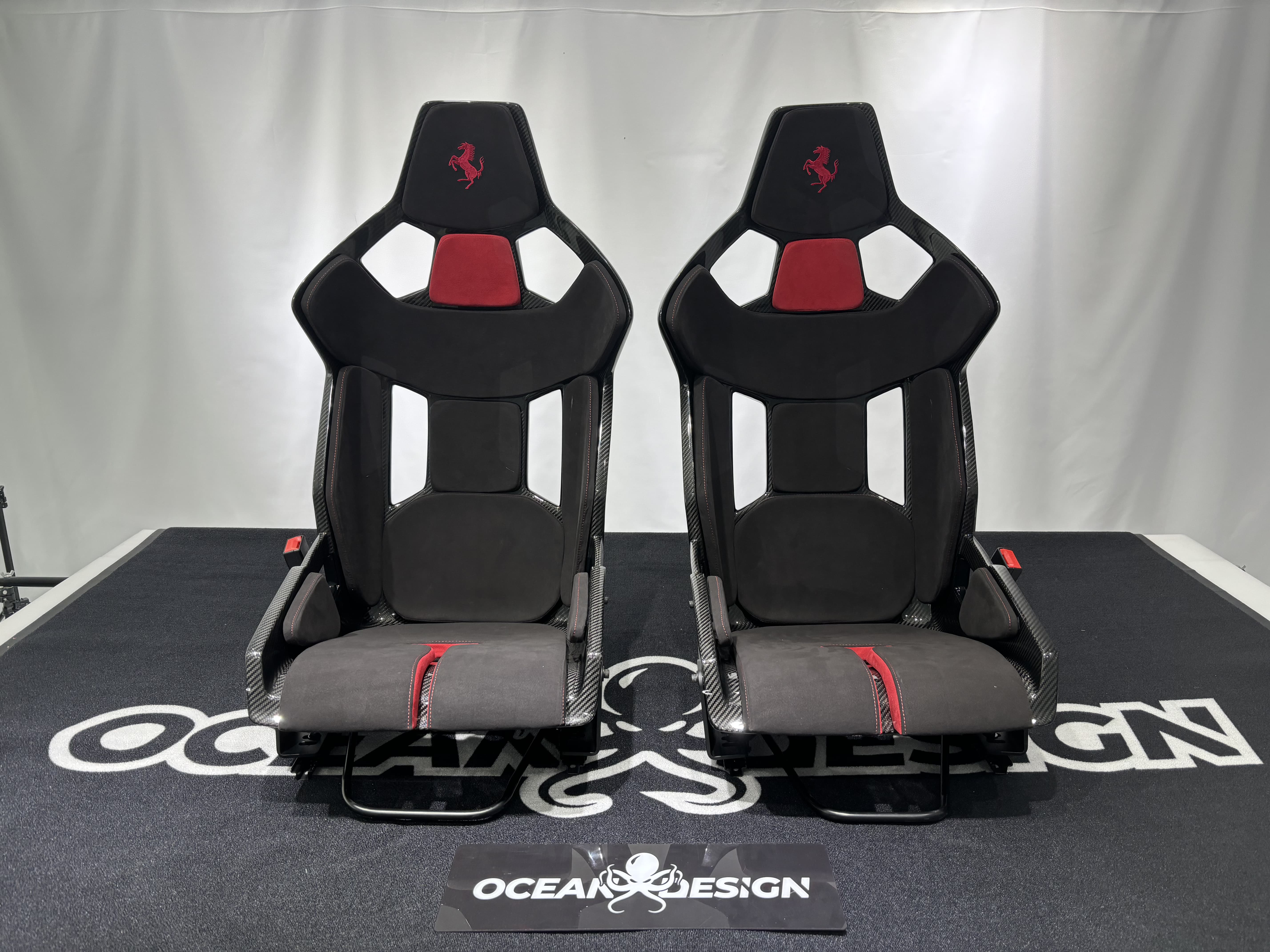 Porsche GW Style Dry Carbon Bucket Seat - styling view