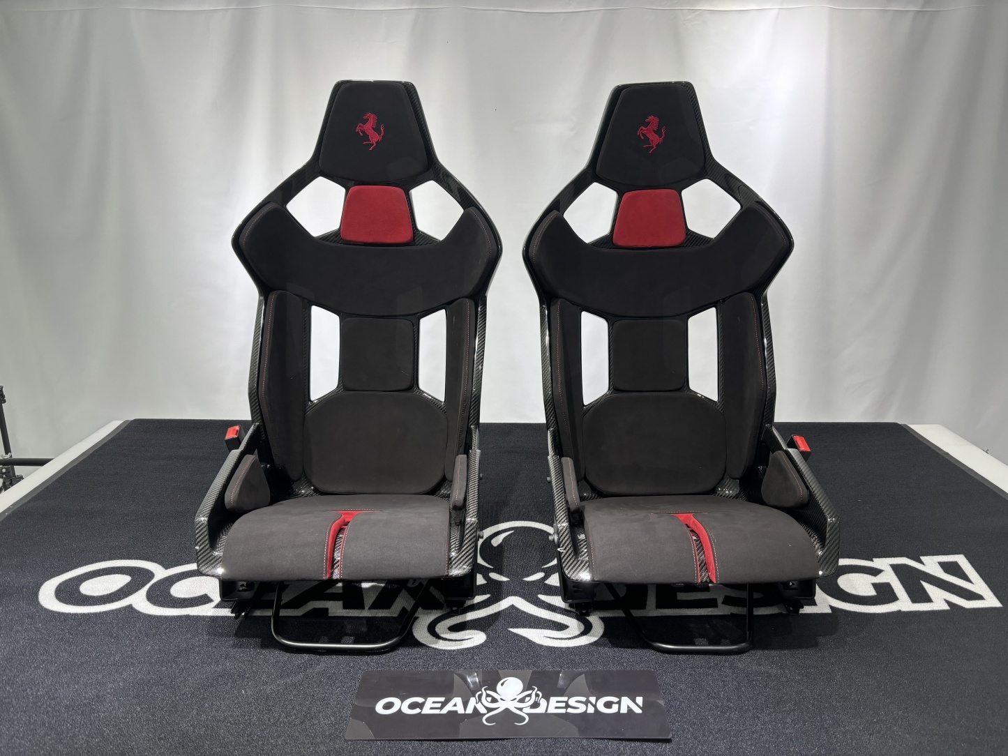 Porsche GW Style Dry Carbon Bucket Seat - styling view