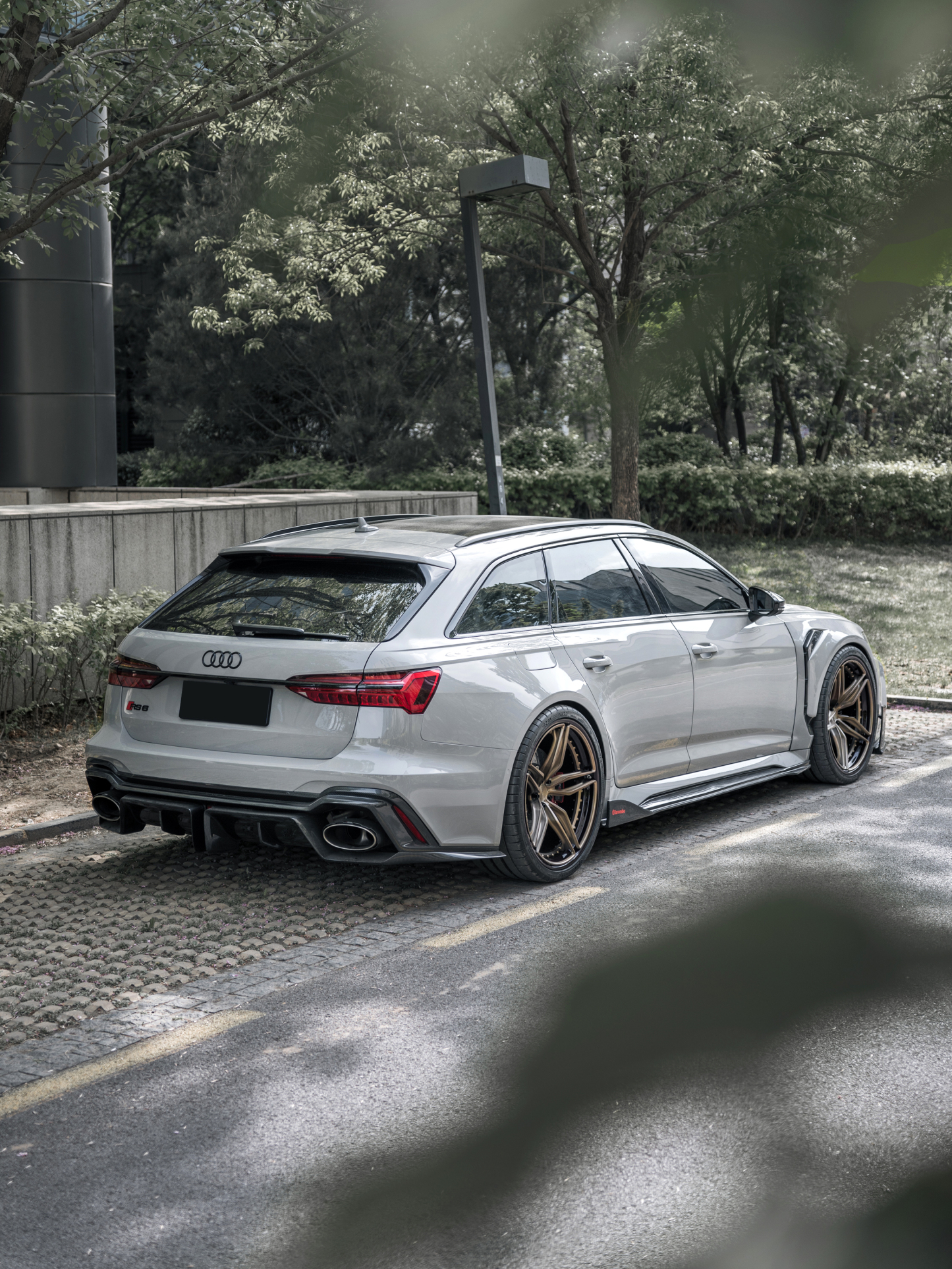 Octopus & Ocean Design Custom Carbon Fiber Wheels - styling view