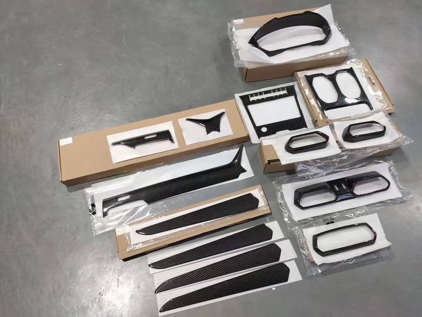 Lamborghini Urus Topcar Style Dry Carbon Parts - styling reference for Interior Parts (Overlay)