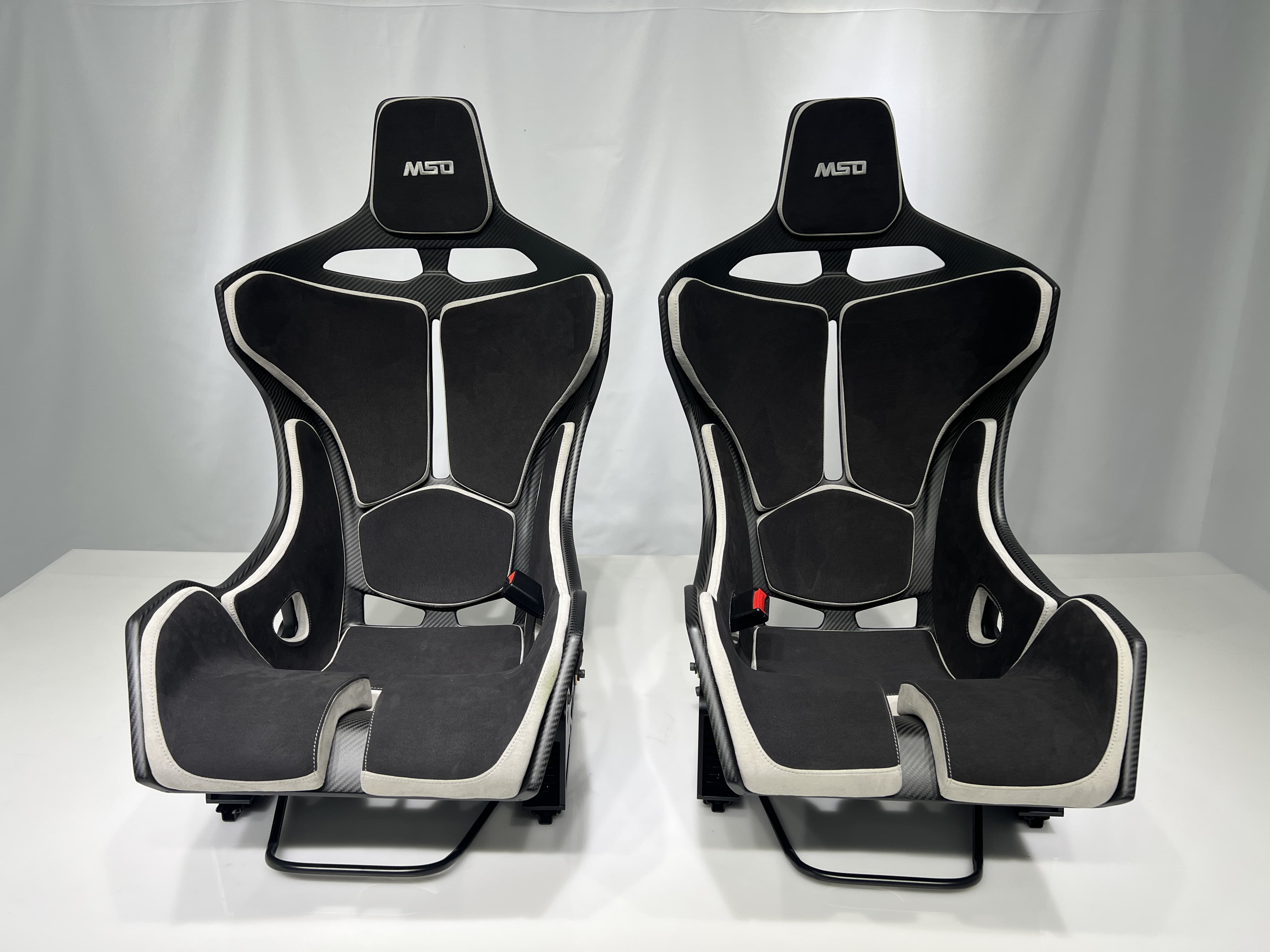 McLaren Senna Style Dry Carbon Bucket Seat - styling view