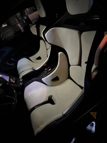 McLaren Senna Style Dry Carbon Bucket Seat - styling view