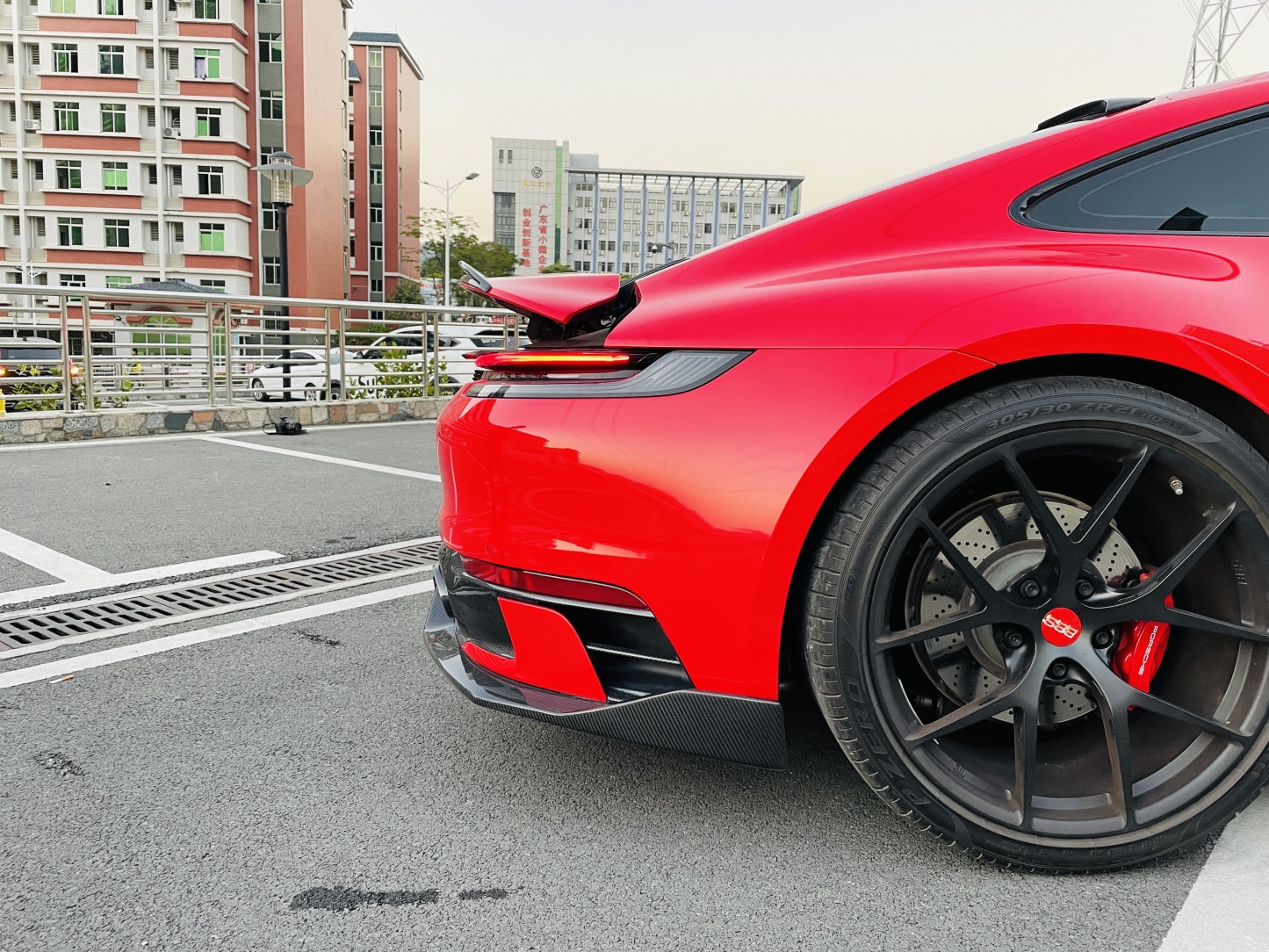 Porsche 911 992.1 Mi Style Dry Carbon Parts - styling view