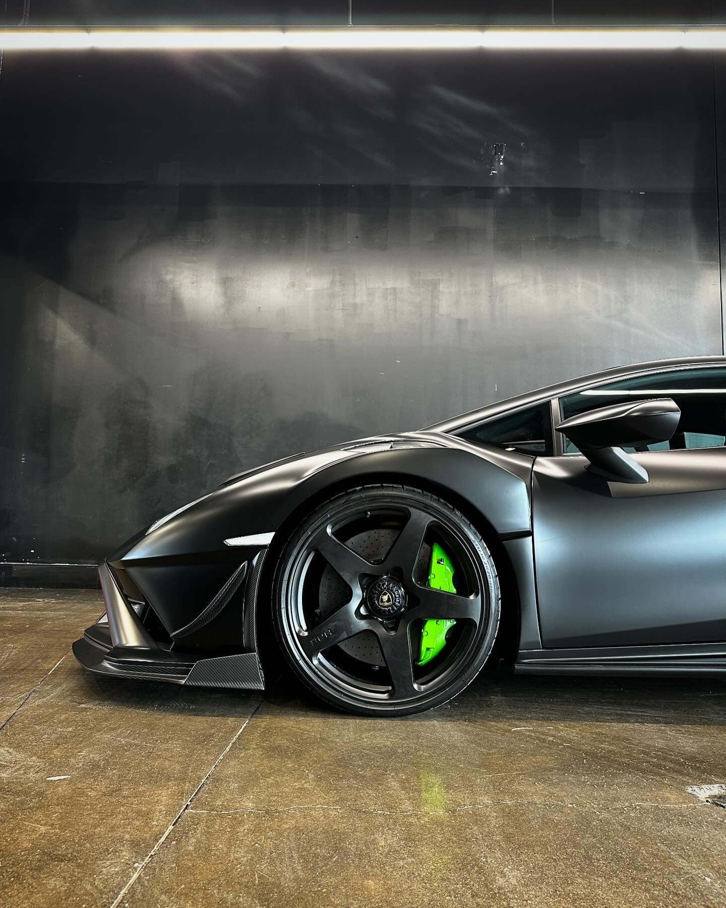 Lamborghini STO V Style Dry Carbon Parts - styling view