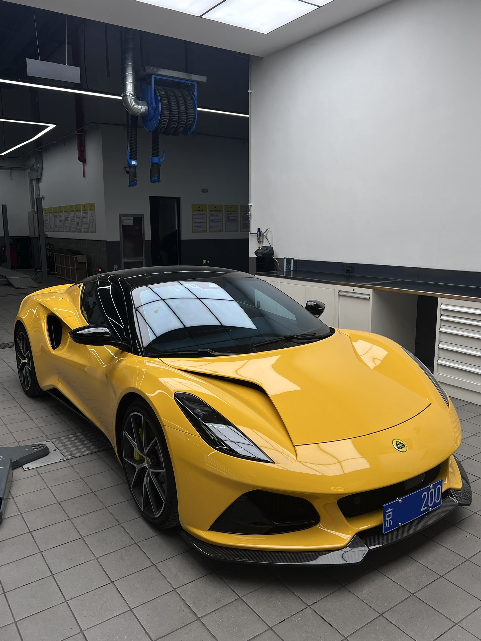 Lotus Emira Ocean Design Style Dry Carbon Parts - styling view