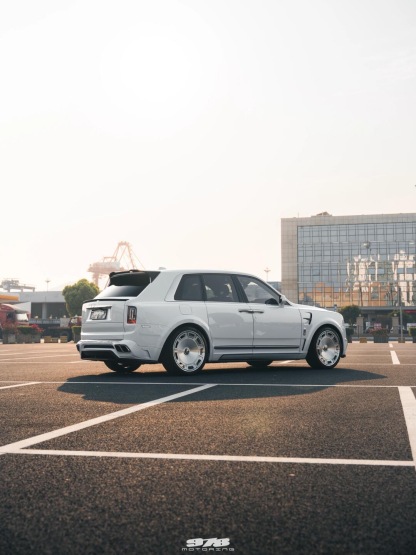 Rolls-Royce Cullinan MSY Generation 1 Style Dry Carbon Body Kit - styling view