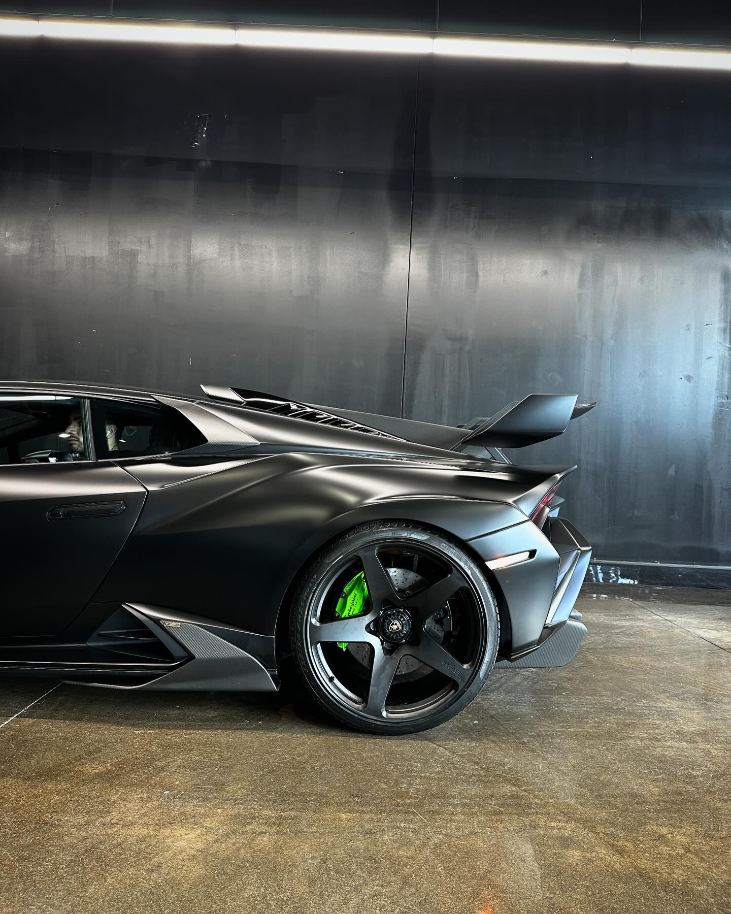 Lamborghini STO V Style Dry Carbon Parts - styling view