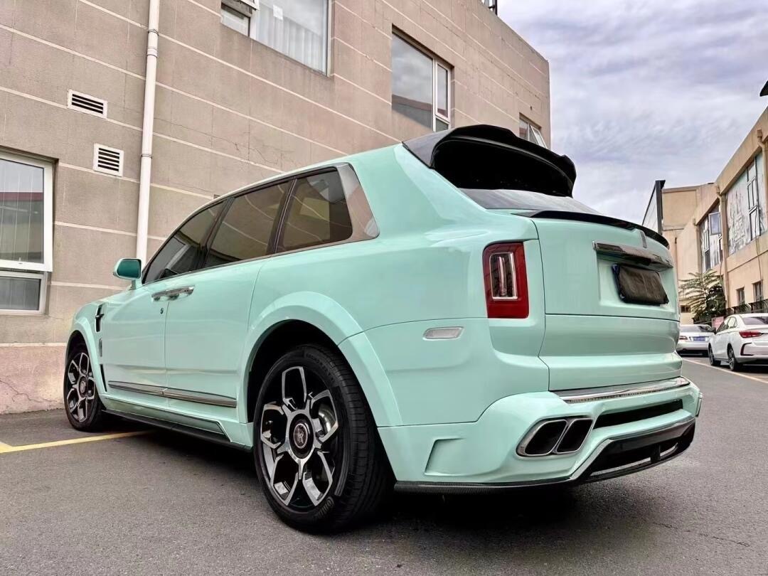 Rolls-Royce Cullinan MSY Generation 1 Style Dry Carbon Body Kit - styling view