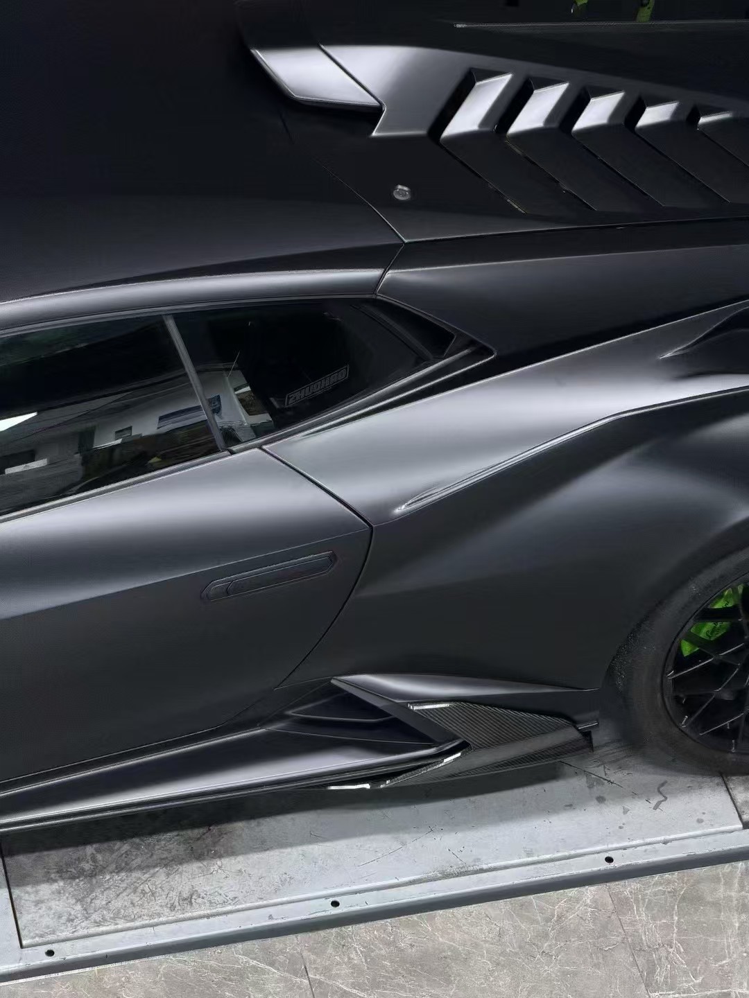 Lamborghini STO V Style Dry Carbon Parts - styling view