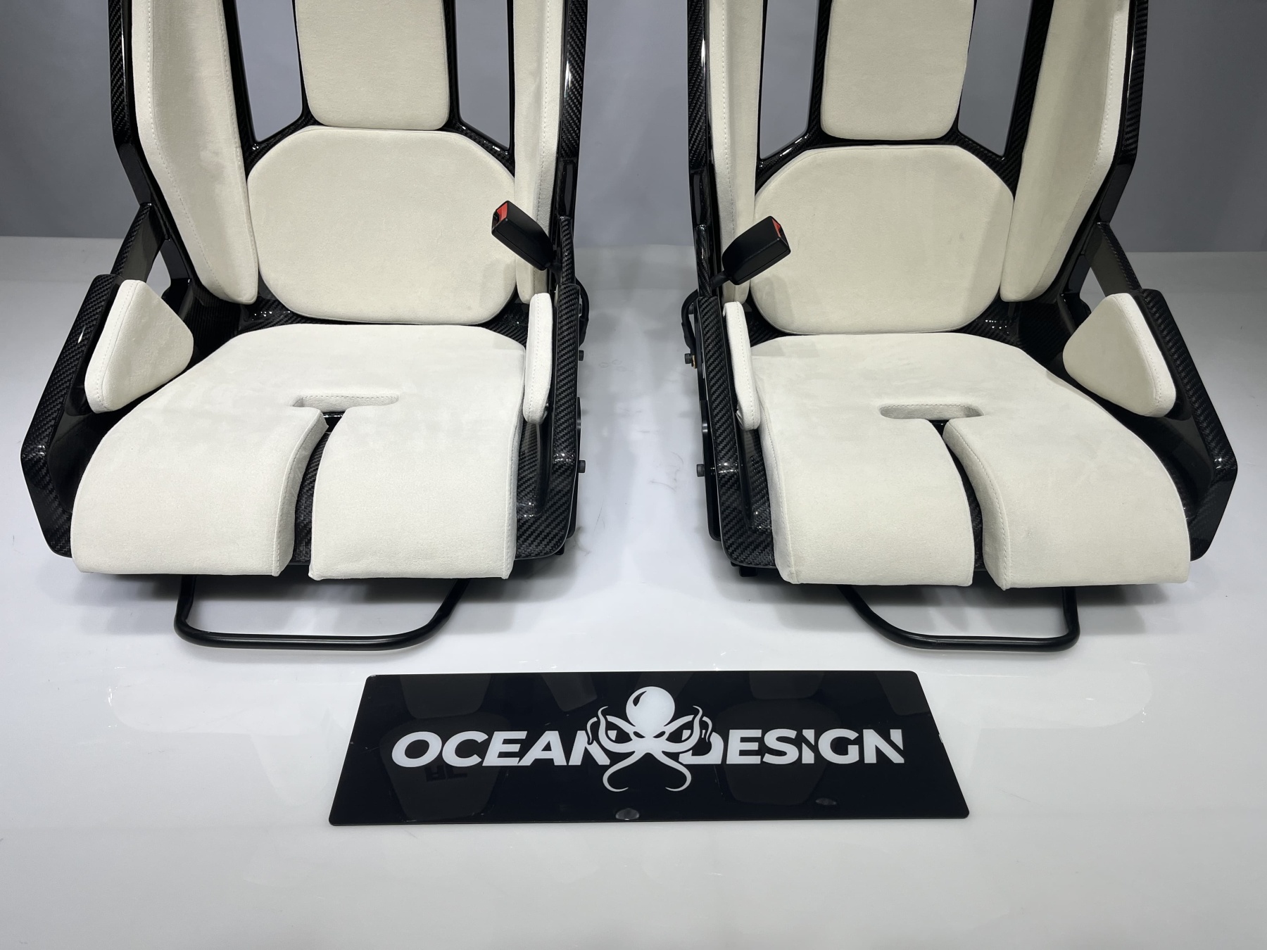Porsche GW Style Dry Carbon Bucket Seat - styling view