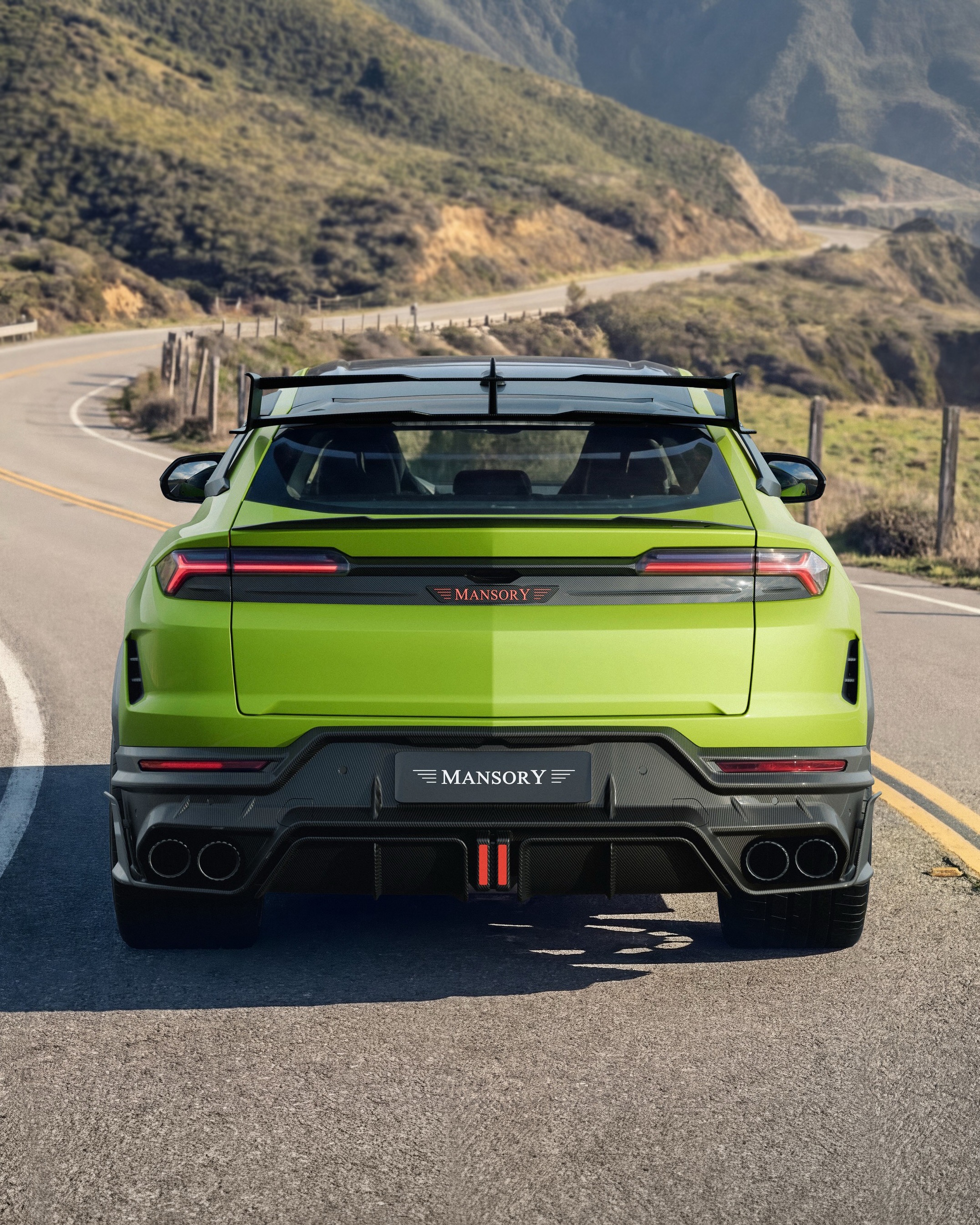 Lamborghini Urus SE M Style Dry Carbon Parts - styling view