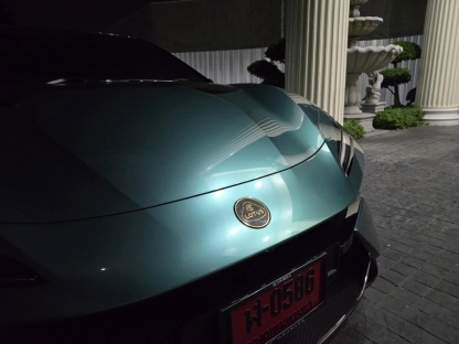 Lotus Emira/Eletre/Emeya Marble-Pattern Dry Carbon Badges - styling view
