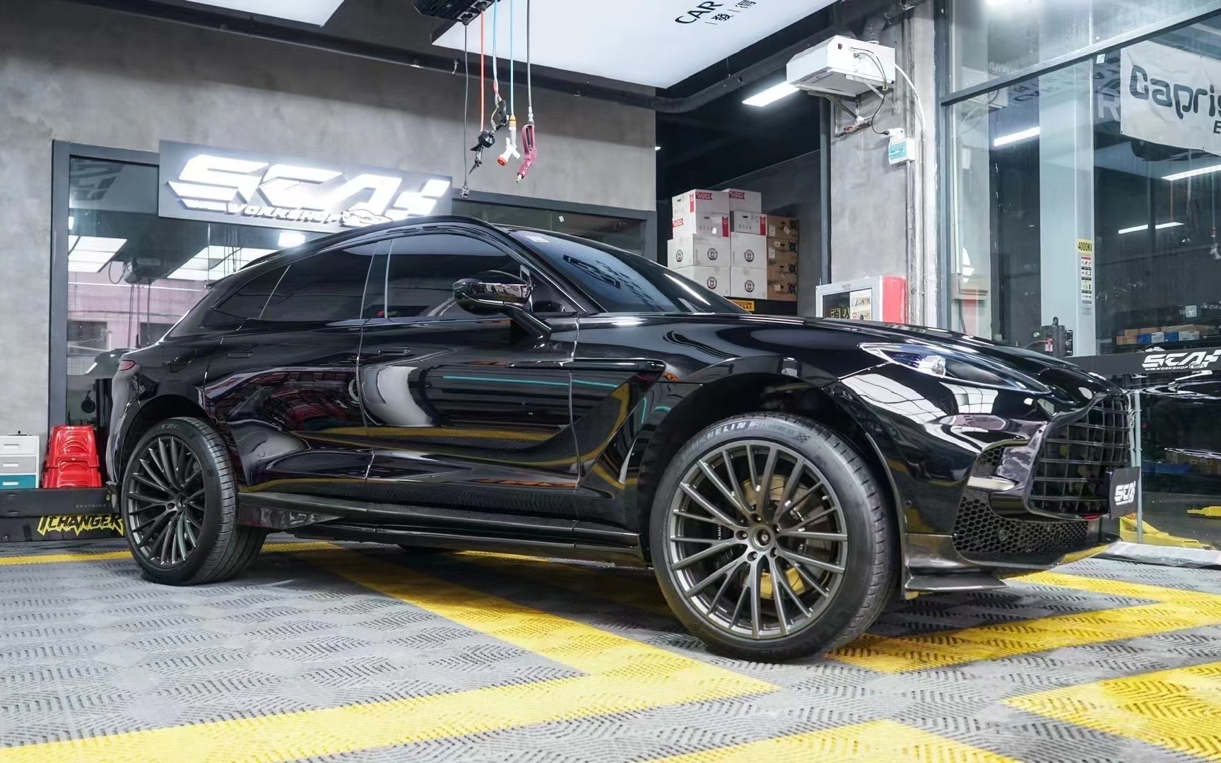 Aston Martin DBX 707 Style Conversion Parts - styling view