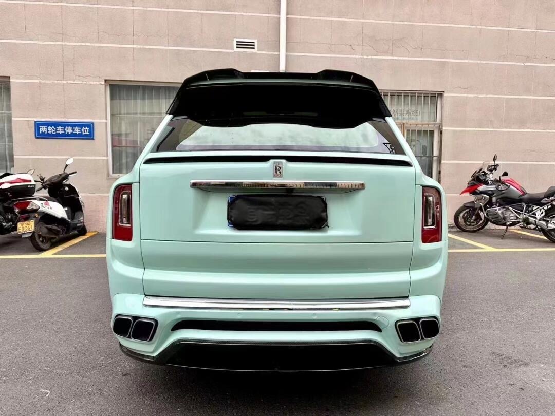 Rolls-Royce Cullinan MSY Generation 1 Style Dry Carbon Body Kit - styling view