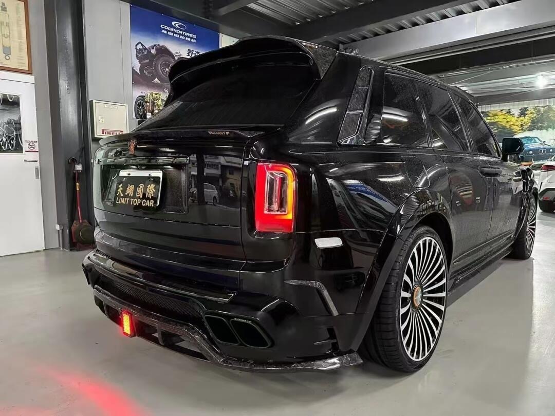 Rolls-Royce Cullinan MSY Generation 2 Style Dry Carbon Body Kit - styling view