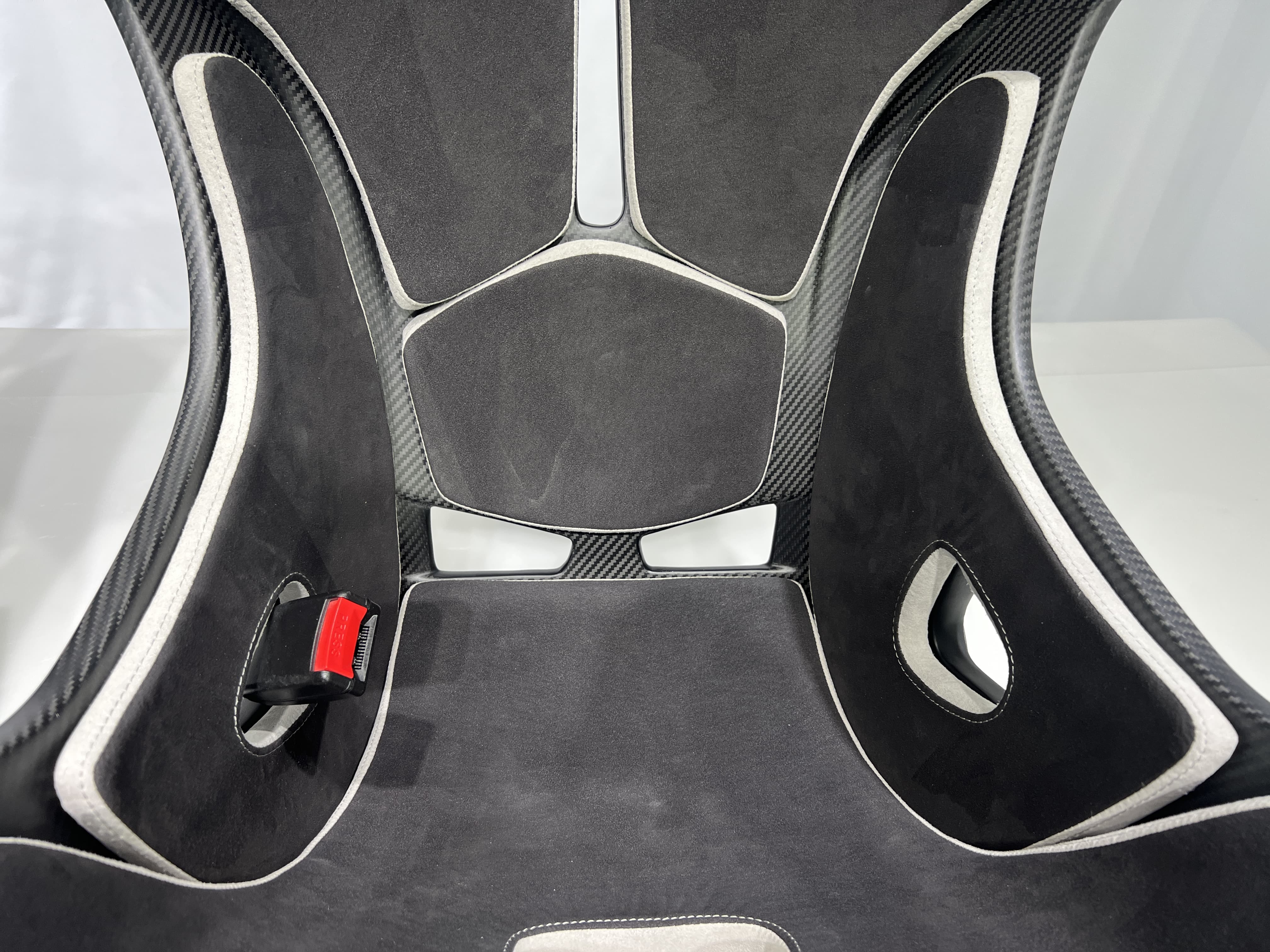 McLaren Senna Style Dry Carbon Bucket Seat - styling view