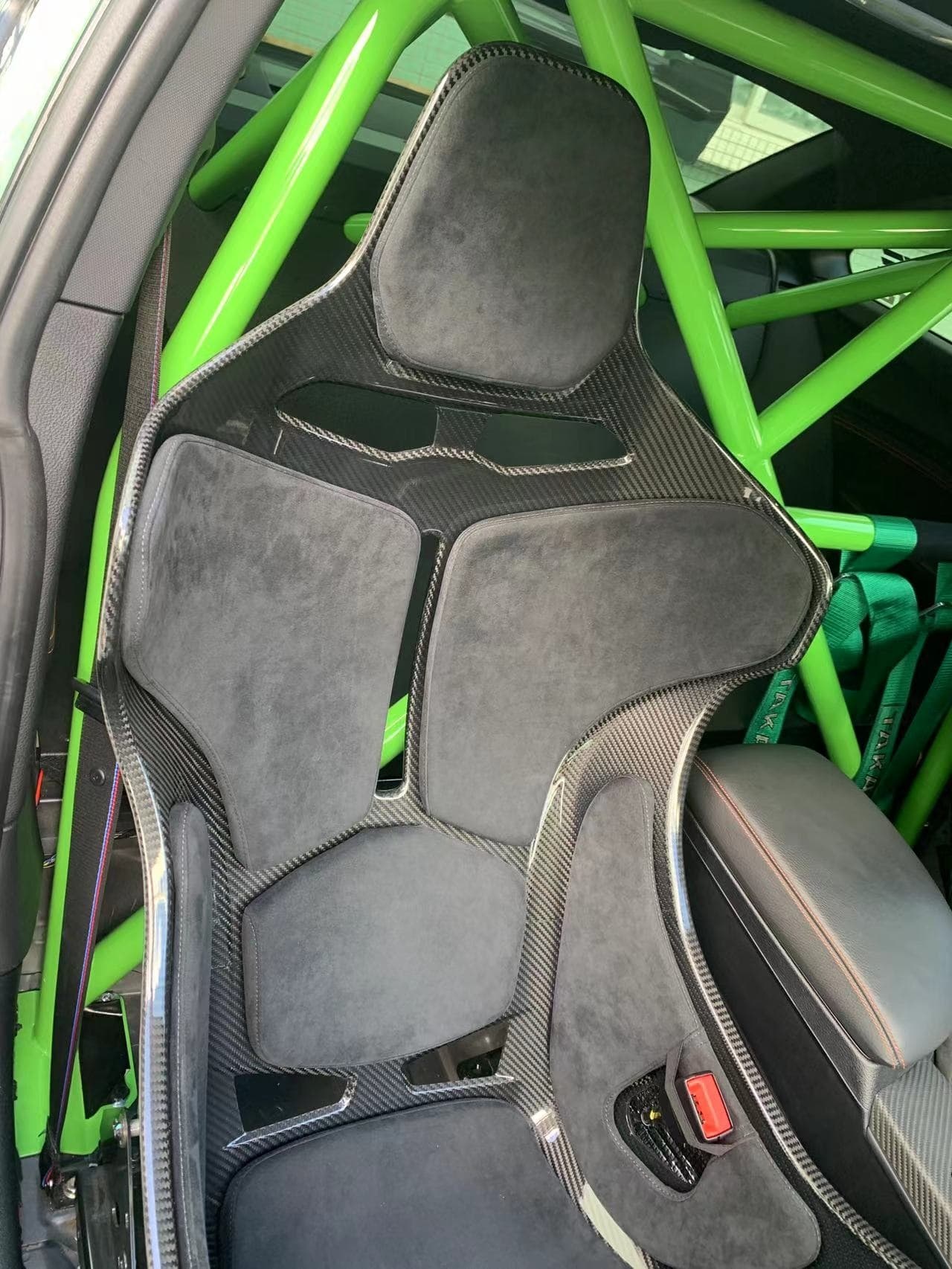 McLaren Senna Style Dry Carbon Bucket Seat - styling view
